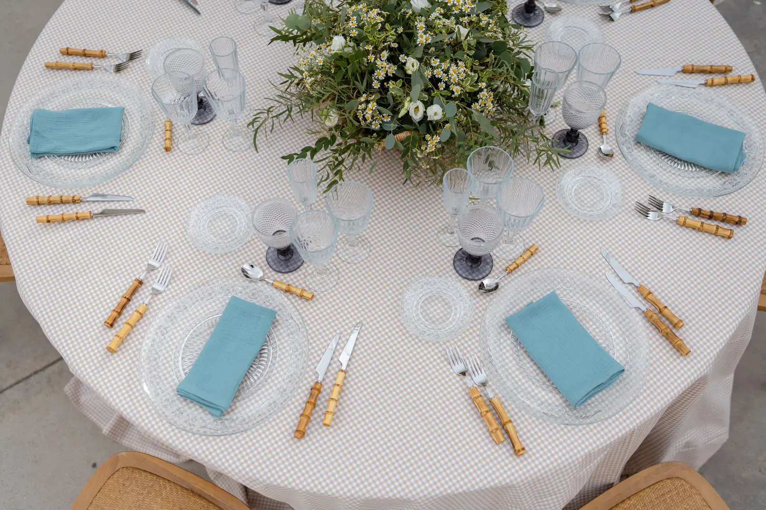 Mesa de banquete con inspiración mediterránea