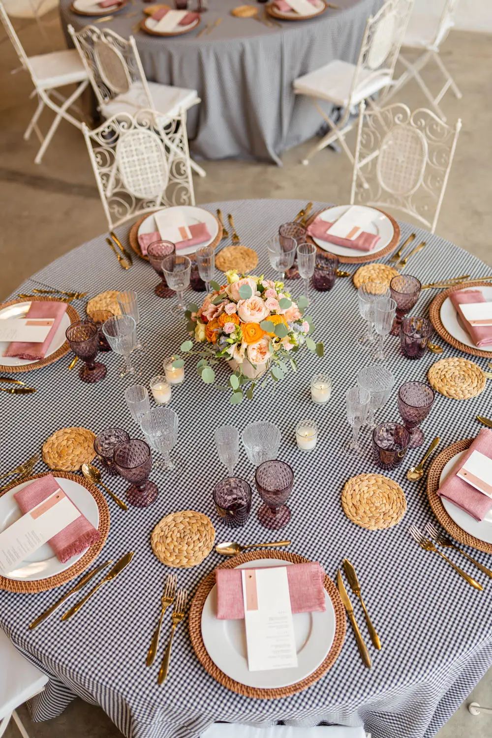 Vista general de mesa de boda estilo Otoño