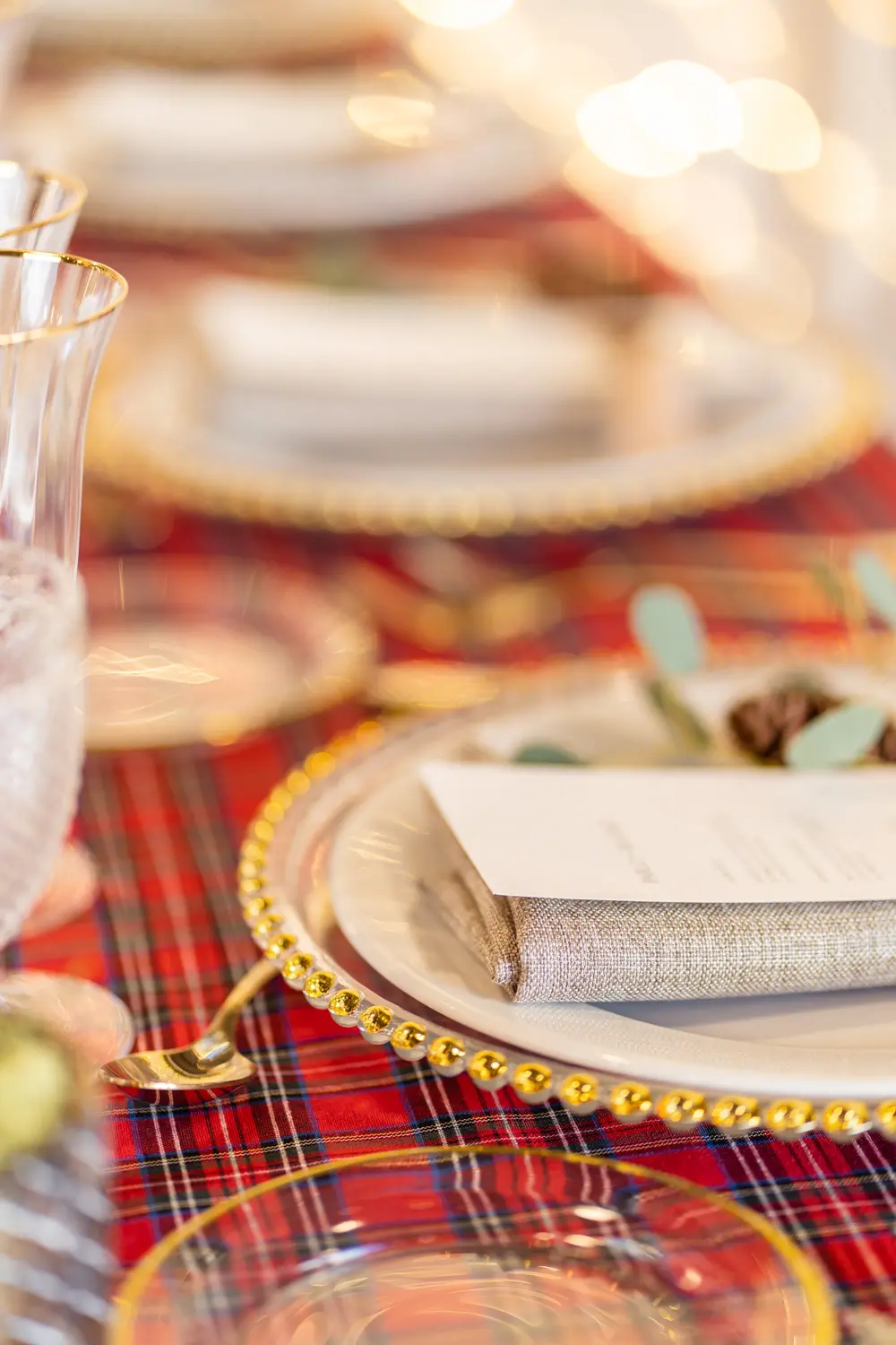 Montaje de cena de empresa de Navidad