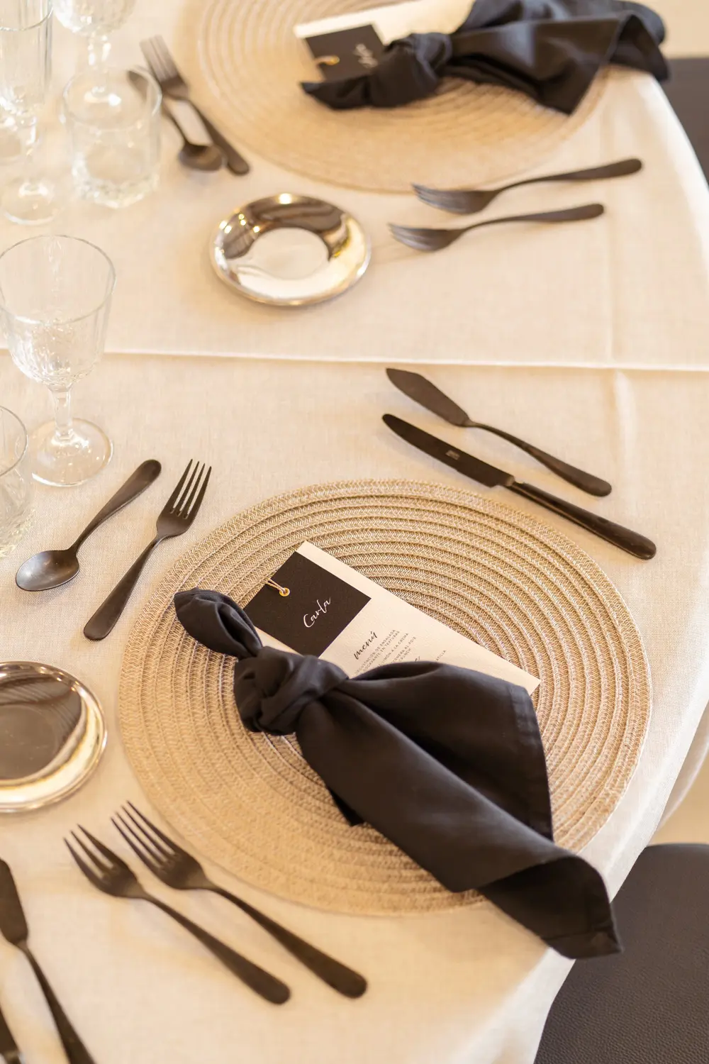 Mesa larga de banquete minimalista