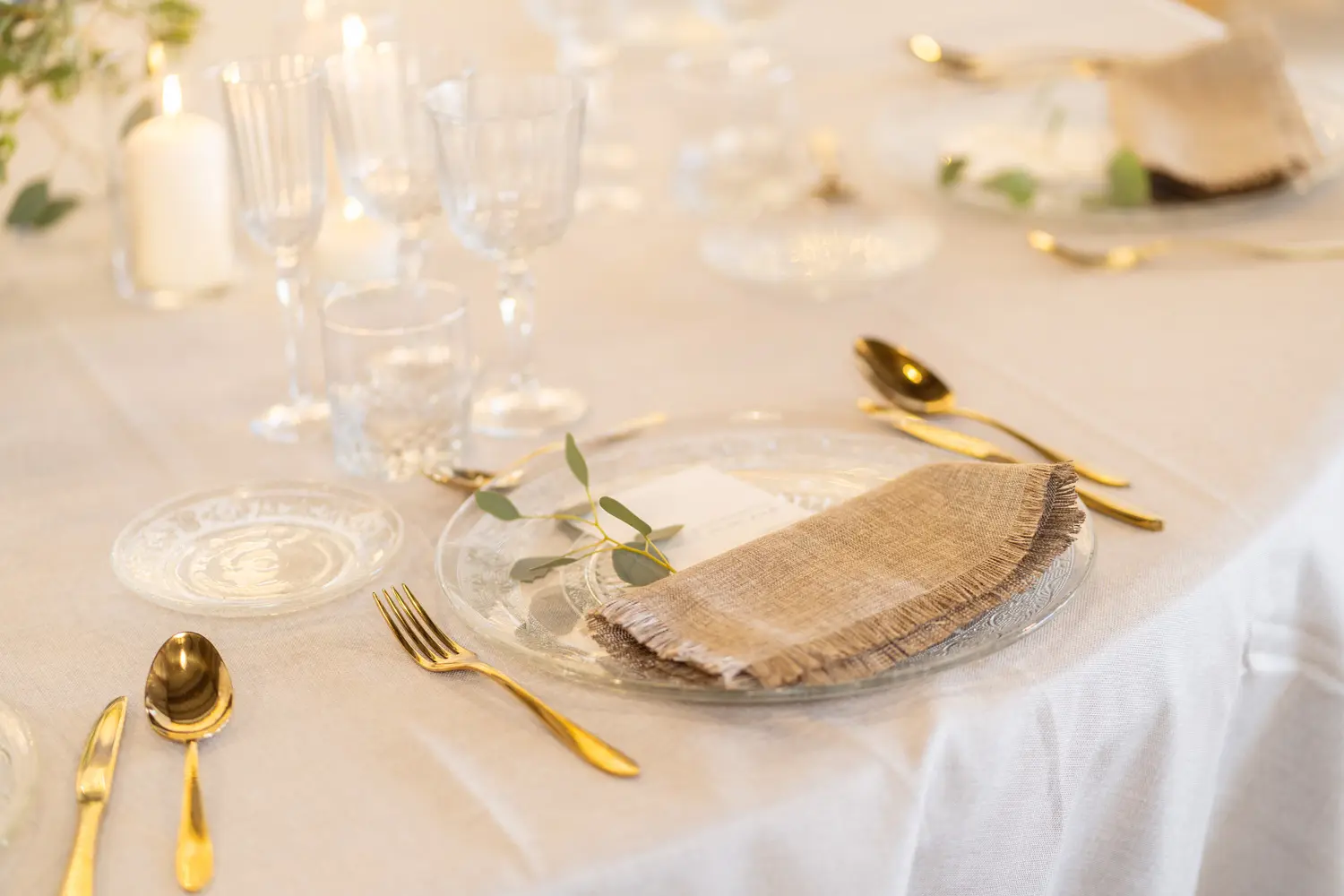 Montaje de mesa neutro y versátil