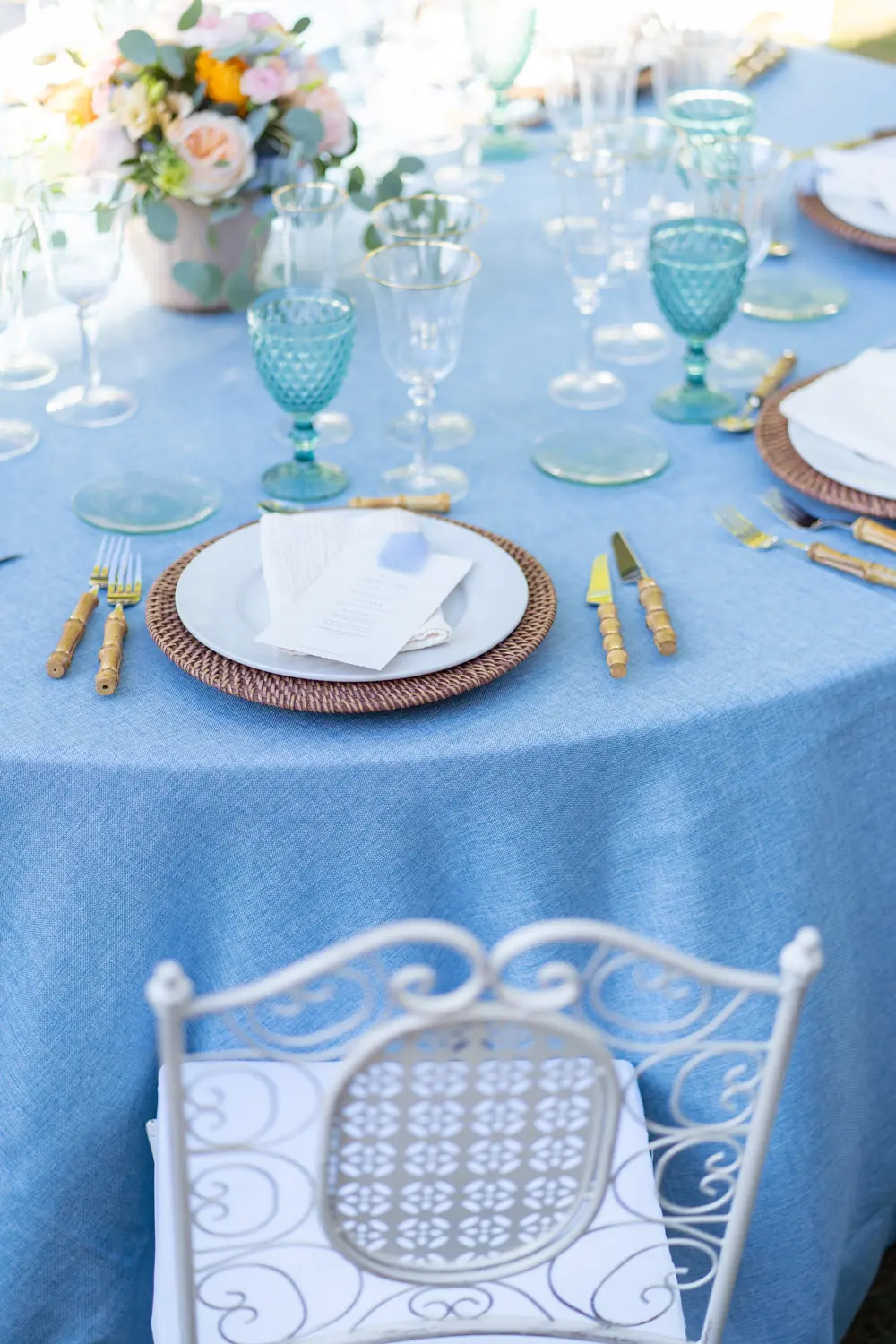 Detalle de servilleta Jardín azul con estampado