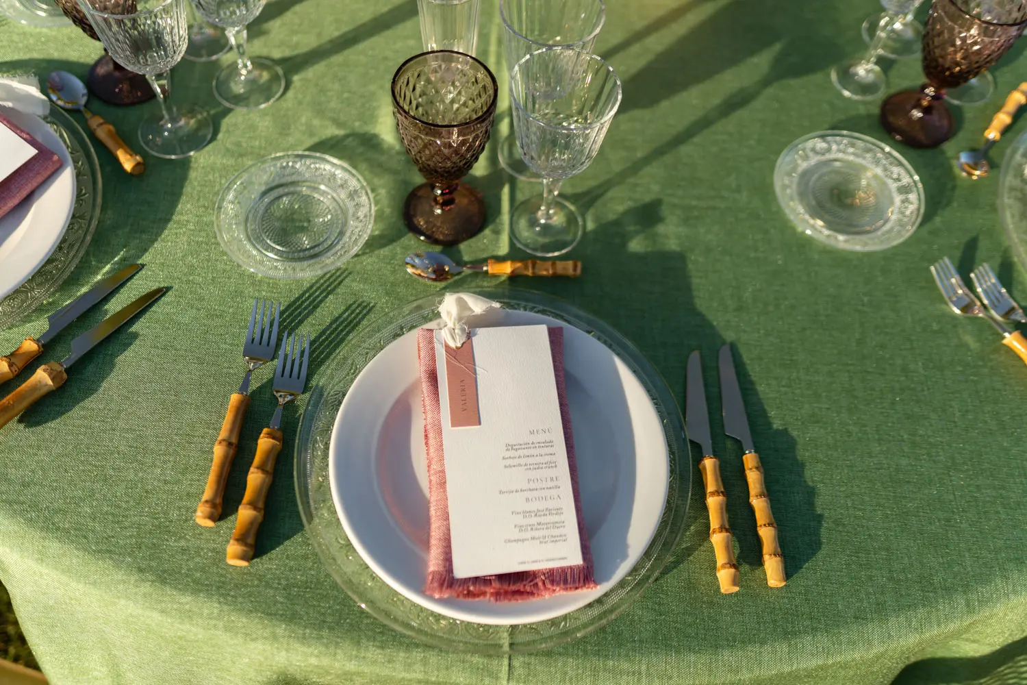 Silla Luis XVI cannage en mesa de celebración