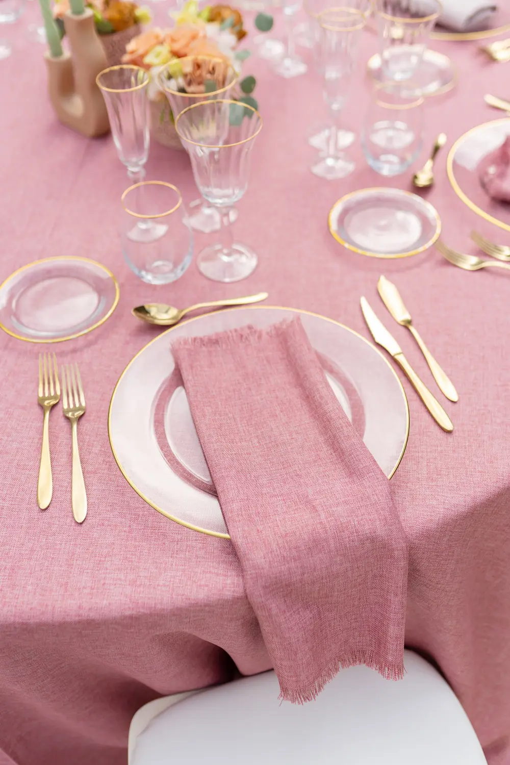 Montaje de boda en rosa y dorado