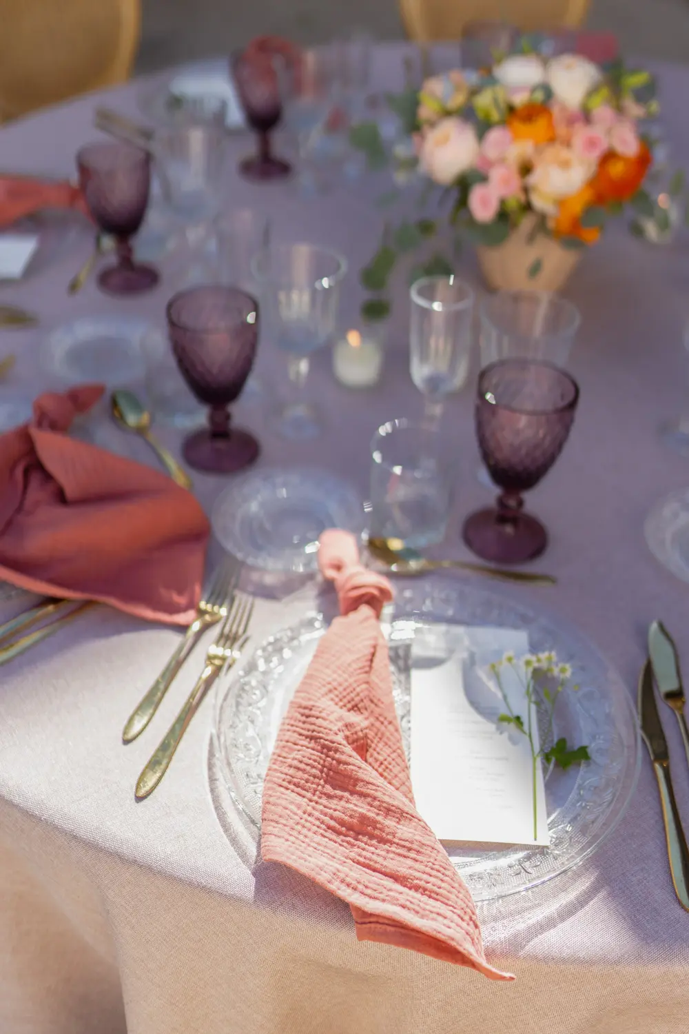 Silla Luis XVI cannage en mesa de celebración
