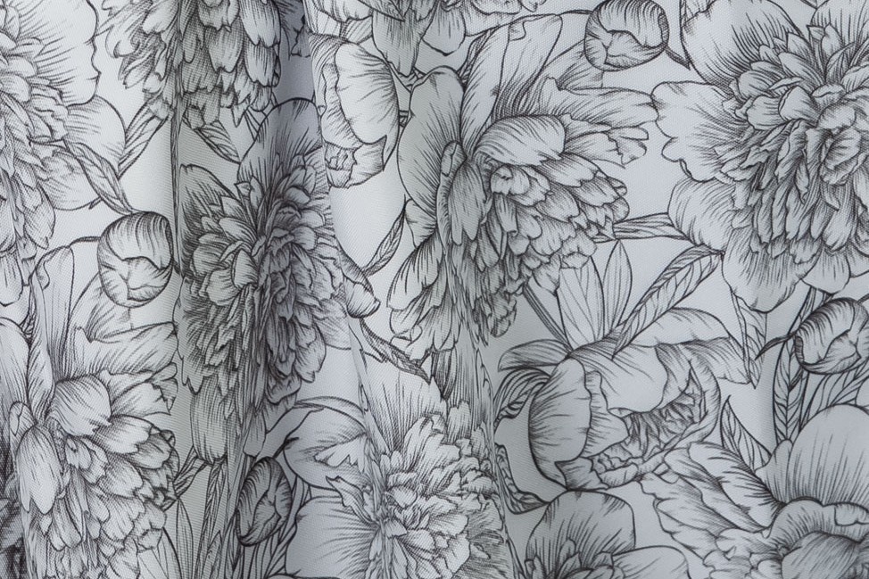 Mantel Flor blanco y negro cuadrado 3.60